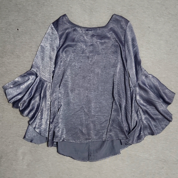 bobeau Tops - Bobeau Brand Flowy Silver Gray 3/4-Length Bell-Sleeve Blouse Tunic Top Shirt